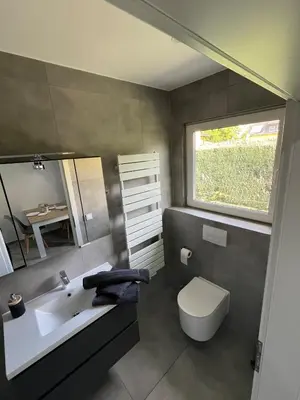 Ein Badezimmer in der Unterkunft Schöne 3-Zimmer-Wohnung mit Klima am Stadtrand von Berlin