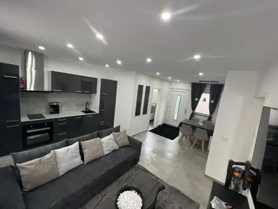 Küche/Küchenzeile in der Unterkunft Schöne 3-Zimmer-Wohnung mit Klima am Stadtrand von Berlin