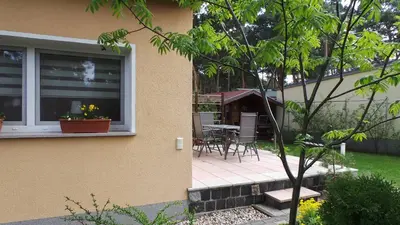 Ein Garten an der Unterkunft Ferienhaus Kiefernwäldchen Mellensee