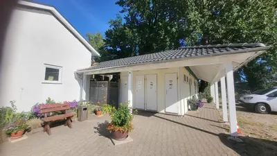 Das Gebäude in dem sich der Campingplatz befindet