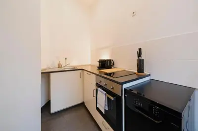 Küche/Küchenzeile in der Unterkunft Spacious 2-Bedroom in the Heart of Friedrichshain