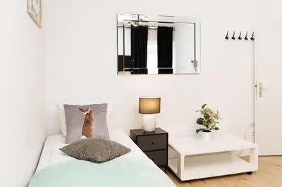 Ein Bett oder Betten in einem Zimmer der Unterkunft Urban Stay Berlin Wilmersdorf