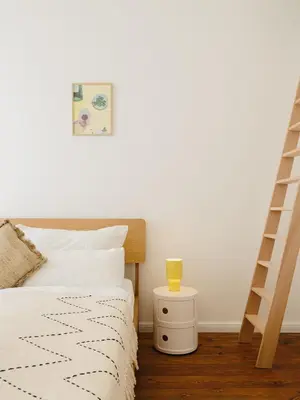 Ein Bett oder Betten in einem Zimmer der Unterkunft NOOK Stay am Tempelhofer Feld