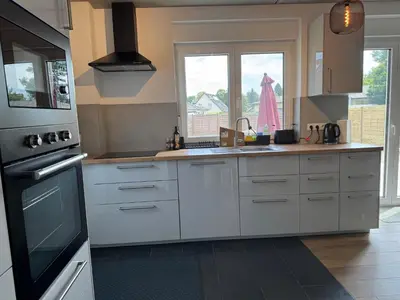 Küche/Küchenzeile in der Unterkunft FeWo Akazie 1 am Scharmützelsee