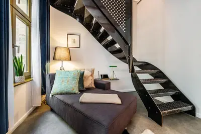 Ein Bett oder Betten in einem Zimmer der Unterkunft BerlinCityHouse - Unique Tiny Garden Townhouse