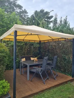 Ein Garten an der Unterkunft DAS kleine Haus