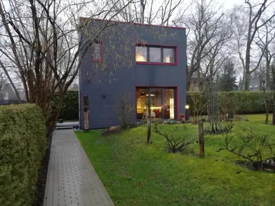 Ein Garten an der Unterkunft Tinyhaus