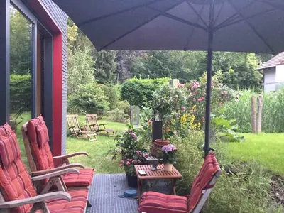 Ein Garten an der Unterkunft Tinyhaus