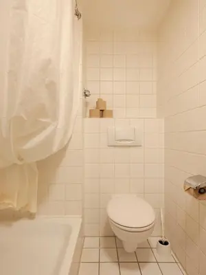 Ein Badezimmer in der Unterkunft Studio Apartment Berlin Mitte 26m2 - U-Bahn Leopoldplatz by Rooms Berlin