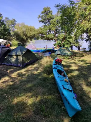 Naturlandschaft in der Nähe des Campingplatzes