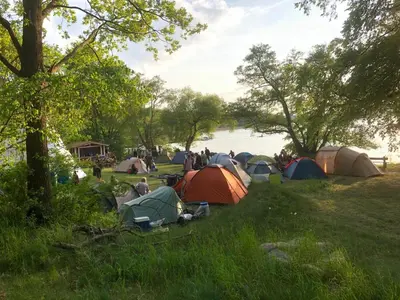 Naturlandschaft in der Nähe des Campingplatzes