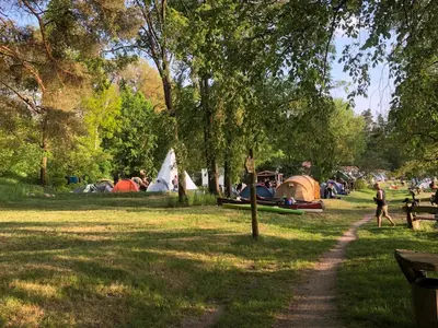 Naturlandschaft in der Nähe des Campingplatzes