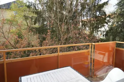 Ein Balkon oder eine Terrasse in der Unterkunft Idyllisches Apartment am Wasser - ruhig und zentral