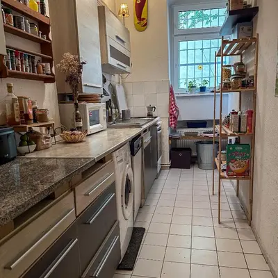 Küche/Küchenzeile in der Unterkunft Bright & Spacious Room in vibrant Friedrichshain