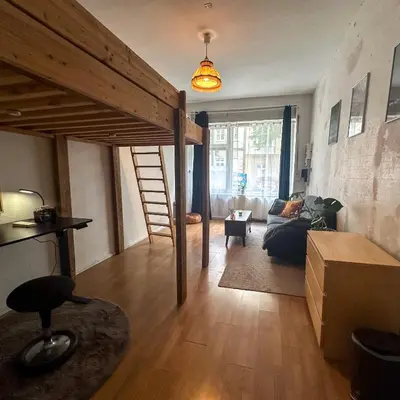 Ein Sitzbereich in der Unterkunft Bright & Spacious Room in vibrant Friedrichshain
