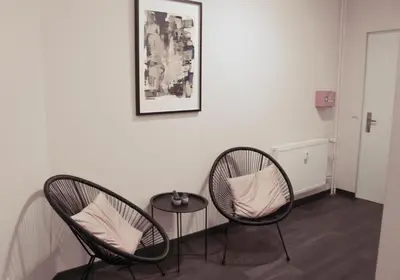 Ein Sitzbereich in der Unterkunft Modernes Unterkunft - Friedrichshain