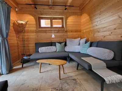 Ein Sitzbereich in der Unterkunft Chalet Seeblick 21 by Interhome