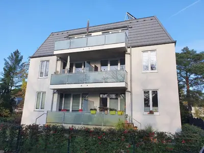 Das Gebäude in dem sich das Ferienhaus befindet