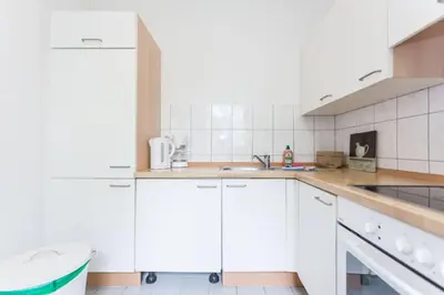 Küche/Küchenzeile in der Unterkunft Ferienwohnung Sahlfeld im Herzen von Berlin