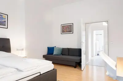 Ein Bett oder Betten in einem Zimmer der Unterkunft Berlin Schöneberg I big Studio I fast WiFi