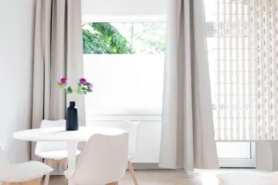 Ein Sitzbereich in der Unterkunft Berlin Schöneberg I big Studio I fast WiFi