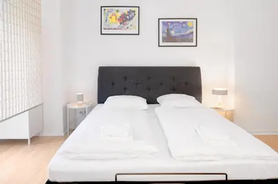 Ein Bett oder Betten in einem Zimmer der Unterkunft Berlin Schöneberg I big Studio I fast WiFi