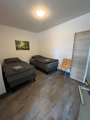 Ein Bett oder Betten in einem Zimmer der Unterkunft Oranienburg Unterkunft max 5P mit Garten