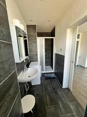 Ein Badezimmer in der Unterkunft Oranienburg Unterkunft max 5P mit Garten