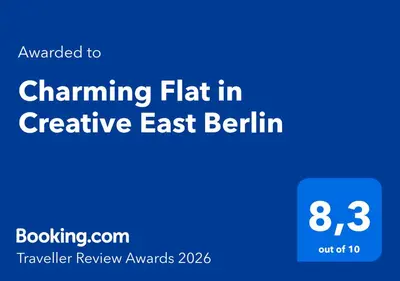Ein Zertifikat, Auszeichnung, Logo oder anderes Dokument, das in der Unterkunft Charming Flat in Creative East Berlin ausgestellt ist