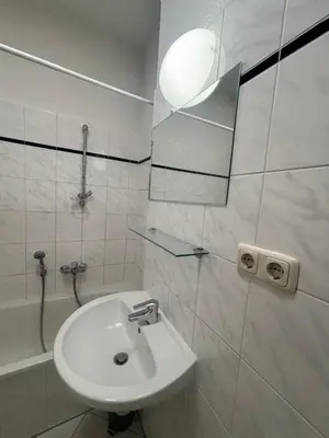 Ein Badezimmer in der Unterkunft Charming Flat in Creative East Berlin