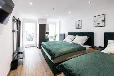 Ein Bett oder Betten in einem Zimmer der Unterkunft Charming downtown ground floor apartment