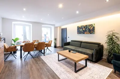 Ein Sitzbereich in der Unterkunft Charming downtown ground floor apartment