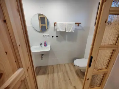 Ein Badezimmer in der Unterkunft Wustermark Ferienwohnung Unterkunft Dorfanger 8