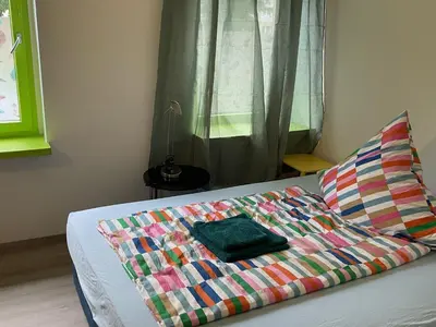 Ein Bett oder Betten in einem Zimmer der Unterkunft Hotel Dada Art Berlin 1-Bettzimmer