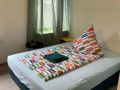 Ein Bett oder Betten in einem Zimmer der Unterkunft Hotel Dada Art Berlin 2-Bettzimmer