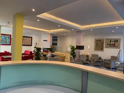 Ein Sitzbereich in der Unterkunft Hotel Dada Art Berlin 2-Bettzimmer