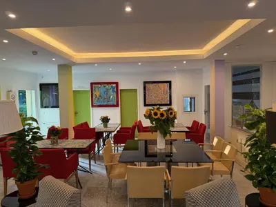 Ein Sitzbereich in der Unterkunft Hotel Dada Art Berlin 2-Bettzimmer