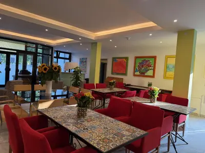 Ein Sitzbereich in der Unterkunft Hotel Dada Art Berlin 2-Bettzimmer