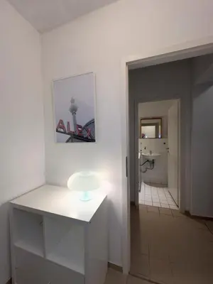 Grundriss der Unterkunft Modern 50sqm Apartment Sleeps 4 Free Parking