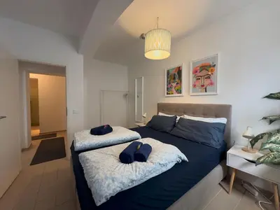 Ein Bett oder Betten in einem Zimmer der Unterkunft Modern 50sqm Apartment Sleeps 4 Free Parking