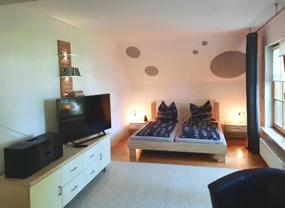 Ein Bett oder Betten in einem Zimmer der Unterkunft Lake view for two, near Berlin