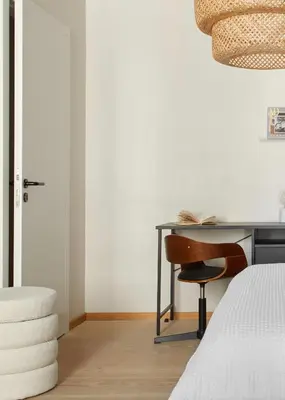 Ein Bett oder Betten in einem Zimmer der Unterkunft nestup - Zentrales 120 qm Design-Loft mit Balkon