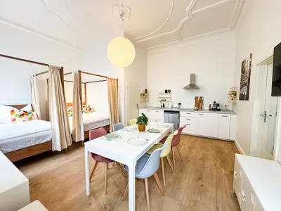 Ein Bett oder Betten in einem Zimmer der Unterkunft Great 2-room apartment Palace Charlottenburg