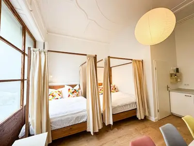 Ein Bett oder Betten in einem Zimmer der Unterkunft Great 2-room apartment Palace Charlottenburg