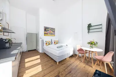 Ein Bett oder Betten in einem Zimmer der Unterkunft Great 1-room apartment with free underground parking
