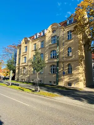 Das Gebäude in dem sich das Aparthotel befindet