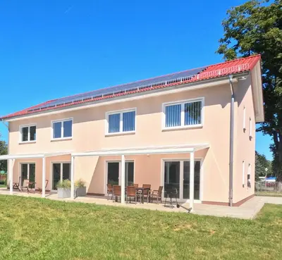 Das Gebäude in dem sich das Ferienhaus befindet
