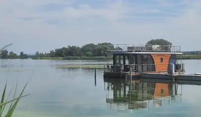 Blick auf einen Fluss in der Nähe des Ferienhauses