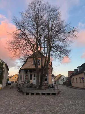 Das Gebäude in dem sich das Ferienhaus befindet