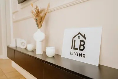 Ein Zertifikat, Auszeichnung, Logo oder anderes Dokument, das in der Unterkunft LB Living - Berlin Central - Grand Luxury Suite ausgestellt ist